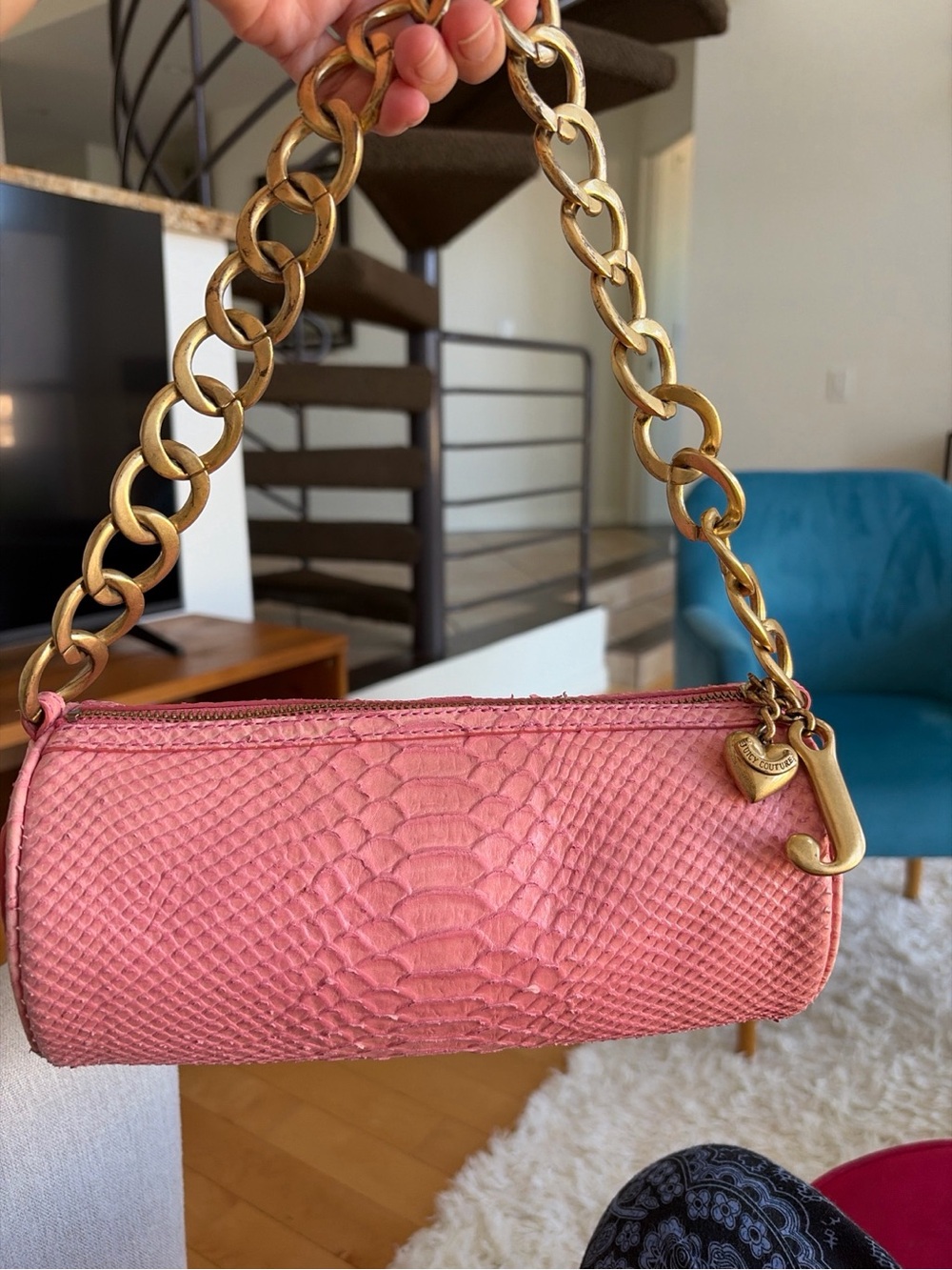 Juicy Couture Pink Y2K Vintage barrel bag with Gold Hardware. Collectible. Rare - Picture 9 of 15